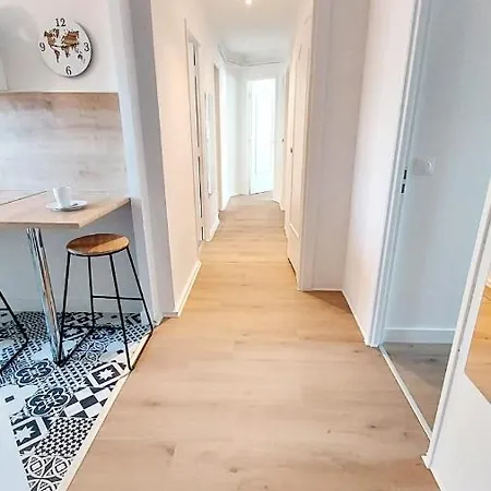 Cosy Jasmin - T4 - Centre - Balcon Traversant דירה